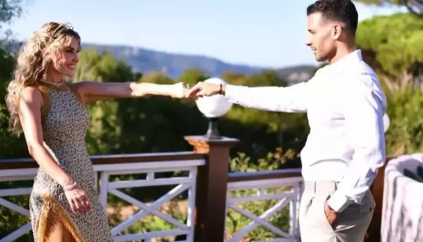 Ünlü çiftten romantik paylaşım!